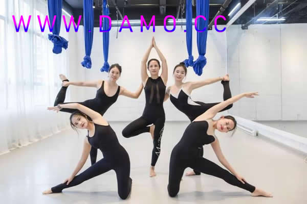 �٤